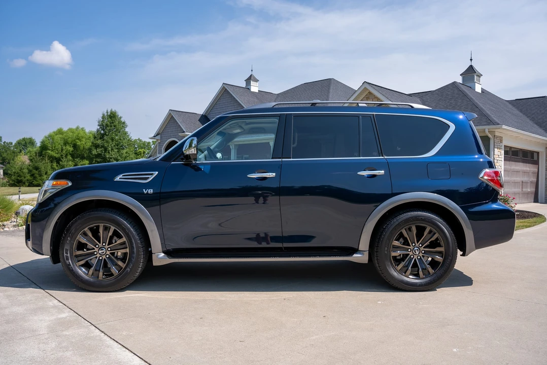 2017 Nissan Armada - Image 10 of 31