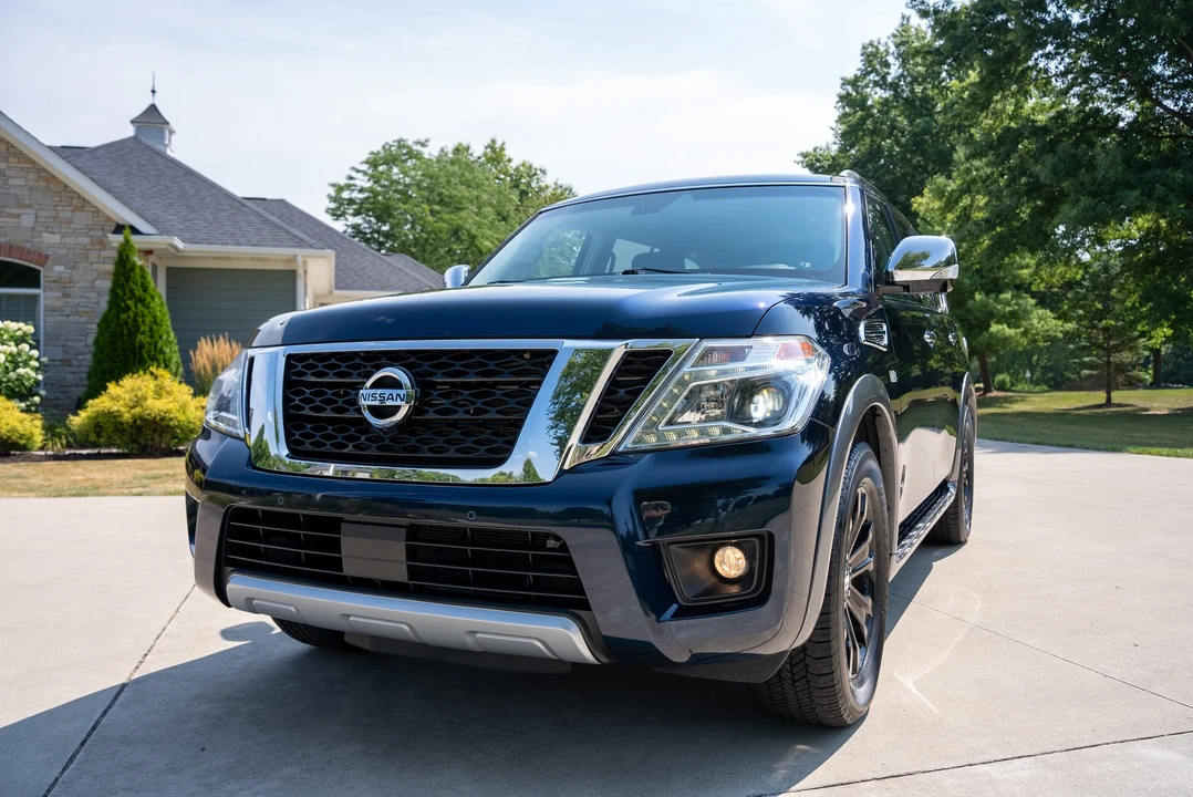 2017 Nissan Armada - Image 5 of 31