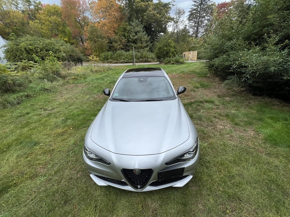 2019 Alfa Romeo Giulia - Image 23 of 31