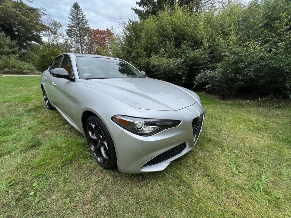 2019 Alfa Romeo Giulia - Image 19 of 31