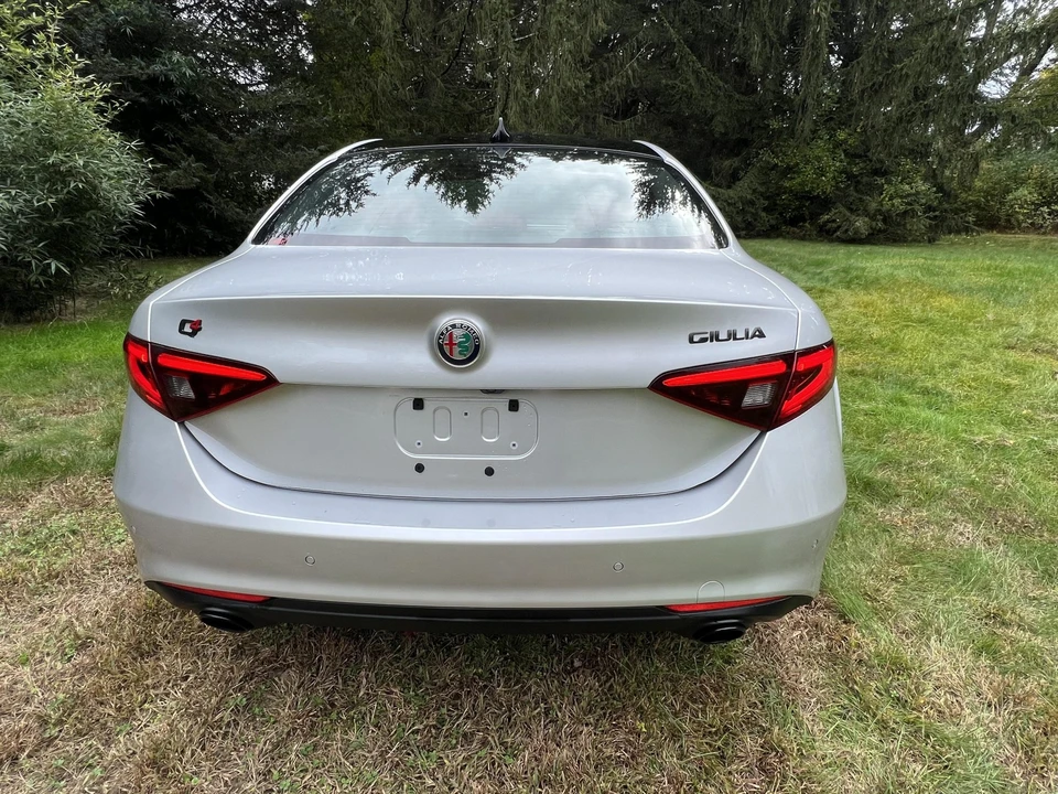 2019 Alfa Romeo Giulia - Image 12 of 31