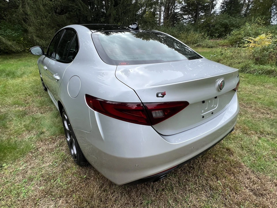 2019 Alfa Romeo Giulia - Image 10 of 31