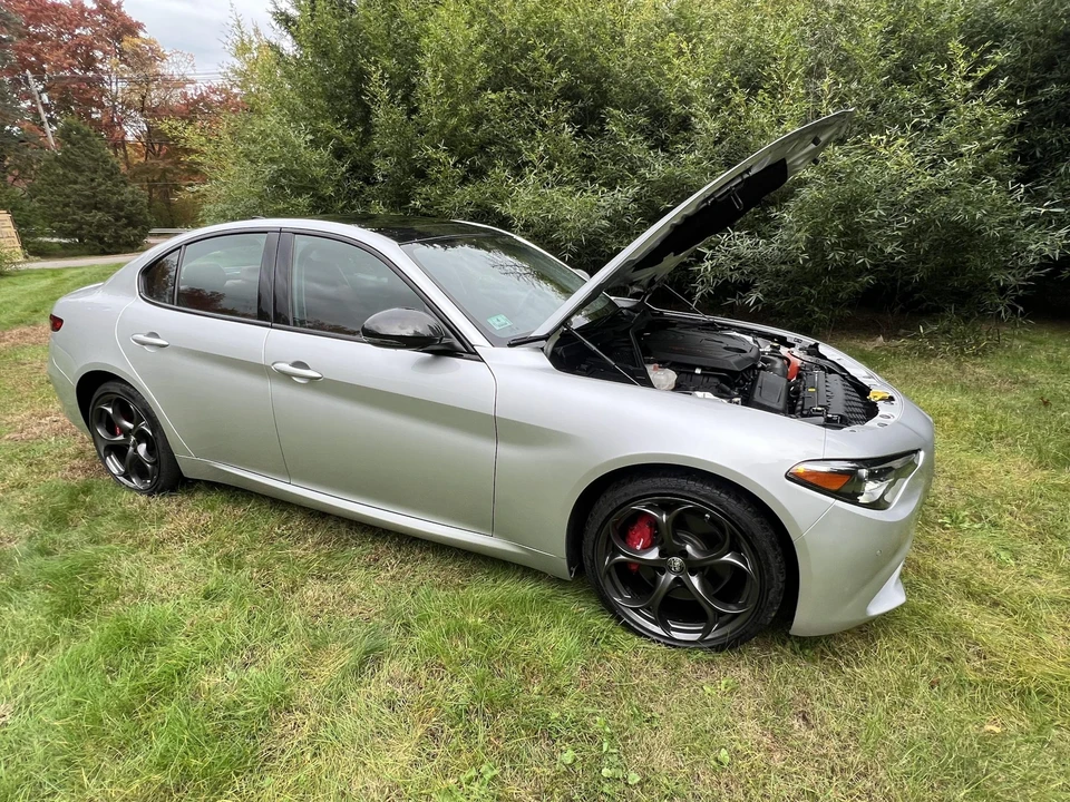 2019 Alfa Romeo Giulia - Image 24 of 31