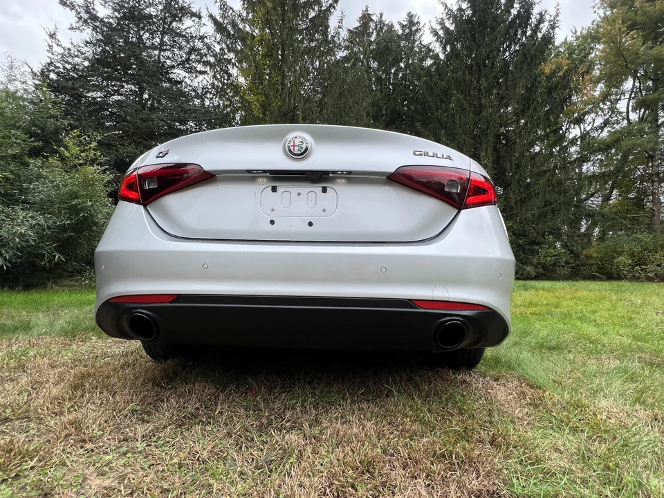 2019 Alfa Romeo Giulia - Image 13 of 31
