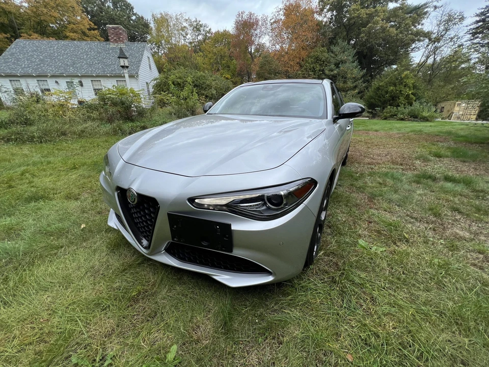2019 Alfa Romeo Giulia - Image 2 of 31