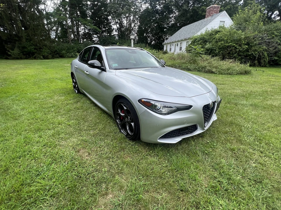 2019 Alfa Romeo Giulia - Image 18 of 31