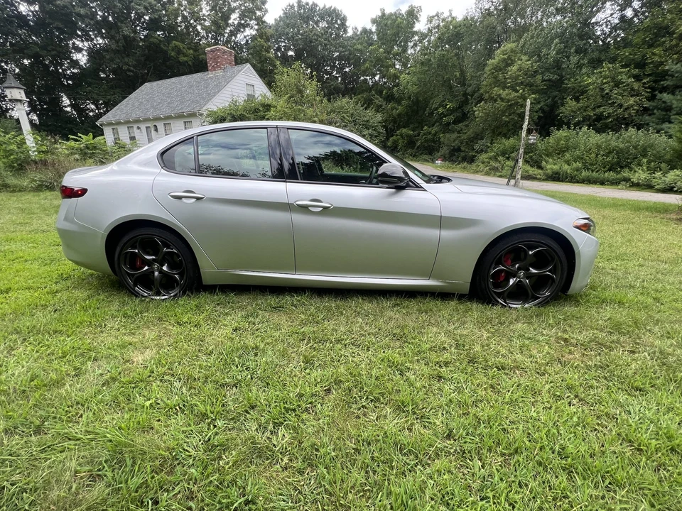 2019 Alfa Romeo Giulia - Image 16 of 31