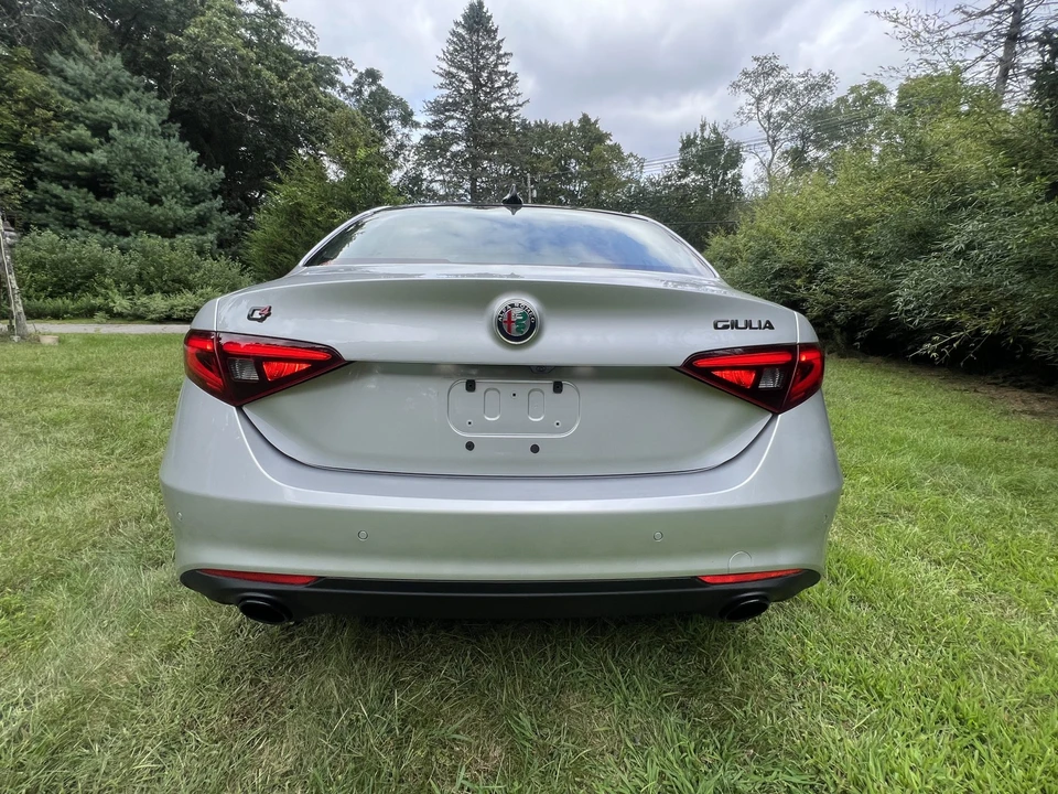 2019 Alfa Romeo Giulia - Image 11 of 31