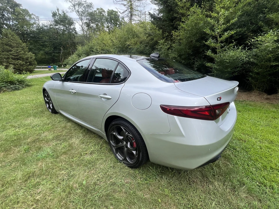 2019 Alfa Romeo Giulia - Image 9 of 31