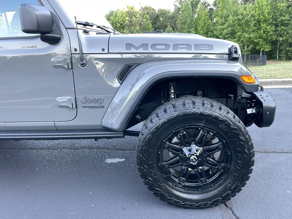 2019 Jeep JL Wrangler - Image 29 of 31