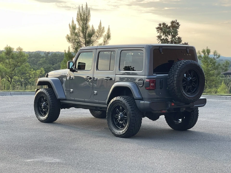 2019 Jeep JL Wrangler - Image 17 of 31