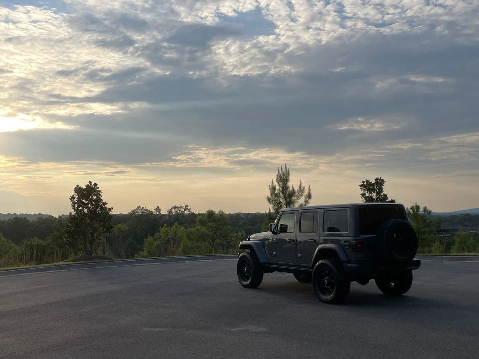 2019 Jeep JL Wrangler - Image 16 of 31