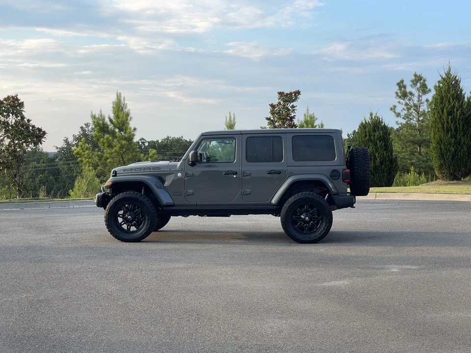 2019 Jeep JL Wrangler - Image 18 of 31