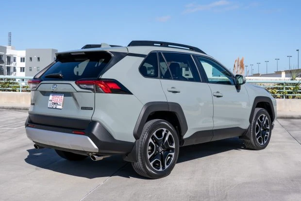 2019 Toyota RAV4 5th Gen - Image 2 of 7