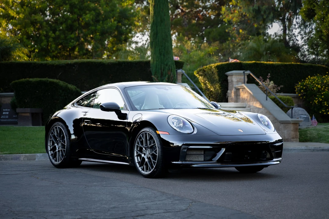 2020 Porsche 992 Carrera 4S - Image 25 of 31
