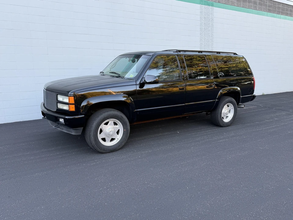 1999 GMC Suburban 8th Gen - Image 4 of 31