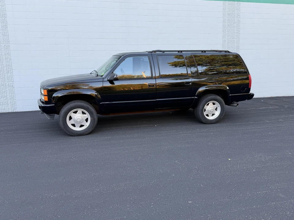 1999 GMC Suburban 8th Gen - Image 5 of 31