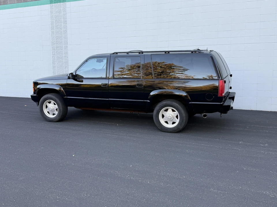 1999 GMC Suburban 8th Gen - Image 8 of 31