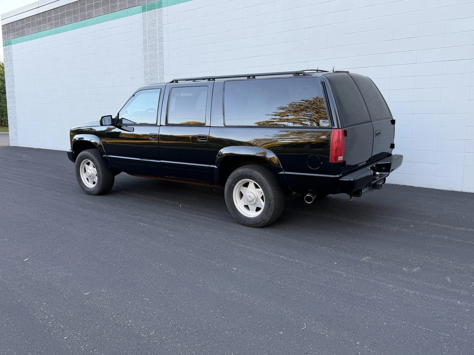 1999 GMC Suburban 8th Gen - Image 9 of 31