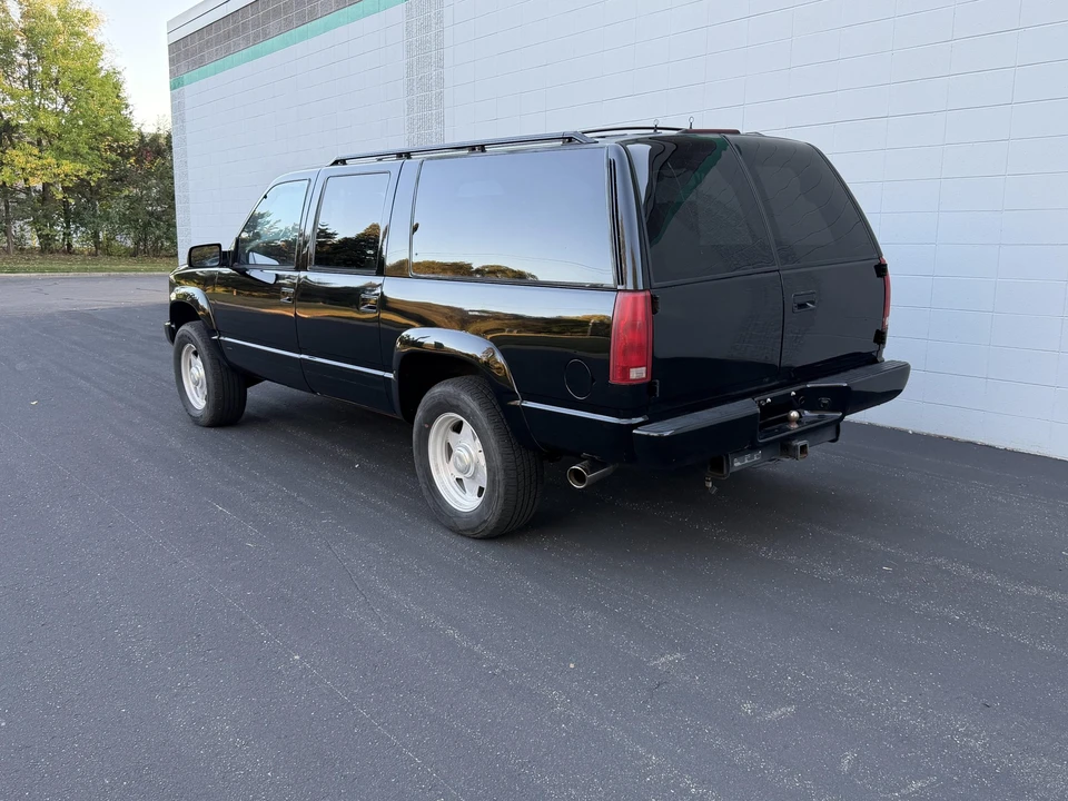 1999 GMC Suburban 8th Gen - Image 10 of 31