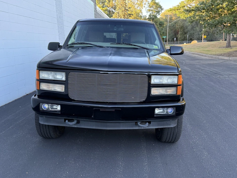 1999 GMC Suburban 8th Gen - Image 23 of 31