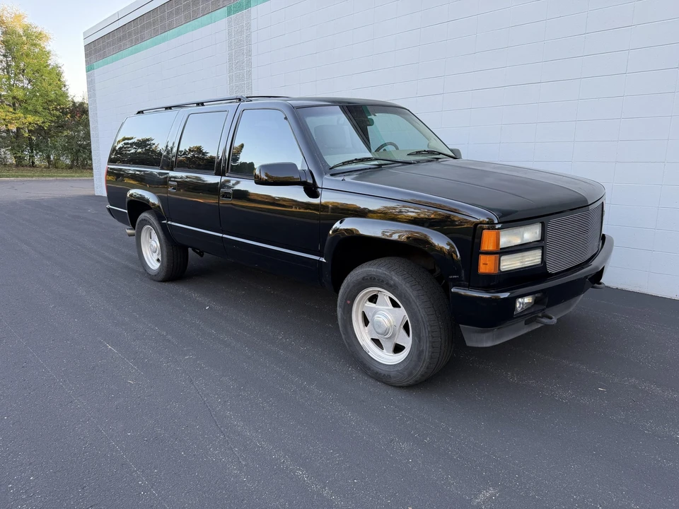 1999 GMC Suburban 8th Gen - Image 21 of 31