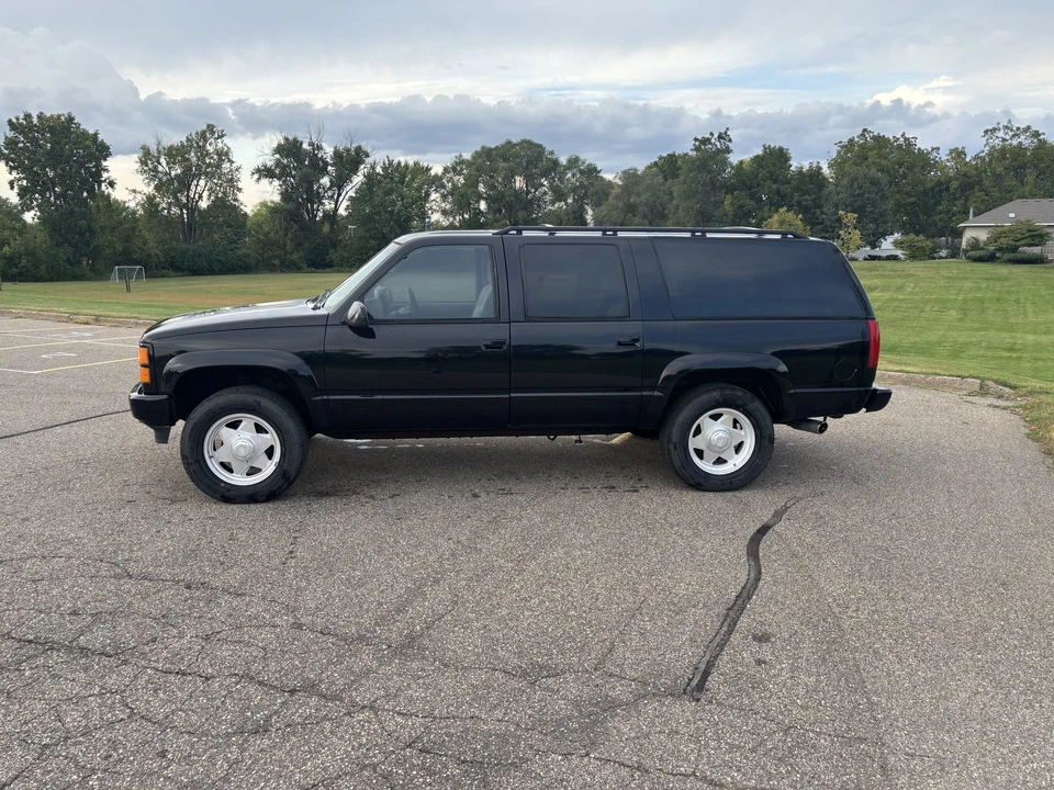 1999 GMC Suburban 8th Gen - Image 7 of 31