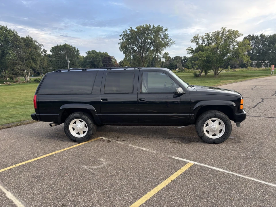 1999 GMC Suburban 8th Gen - Image 17 of 31