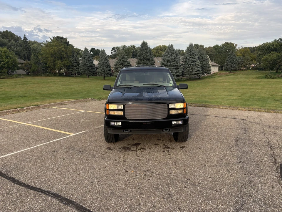 1999 GMC Suburban 8th Gen - Image 22 of 31
