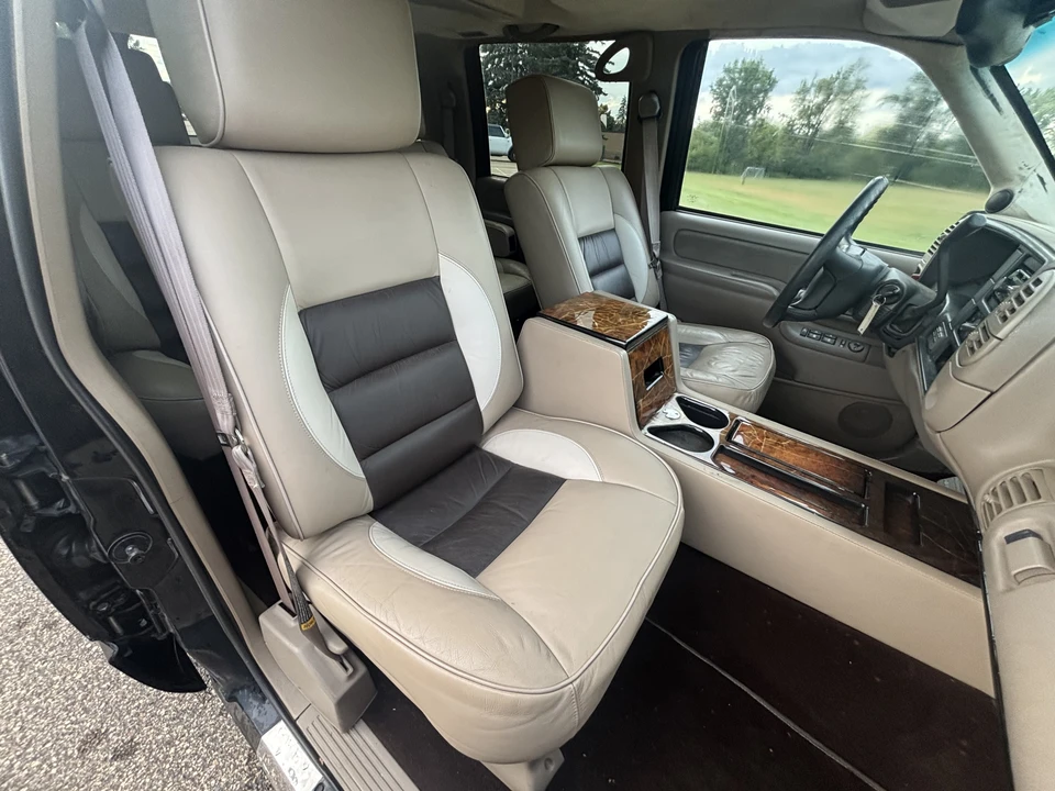 1999 GMC Suburban 8th Gen - Image 31 of 31
