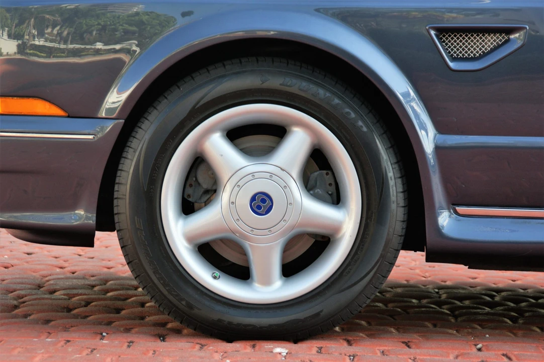 2002 Bentley Azure 1st Gen - Image 17 of 31