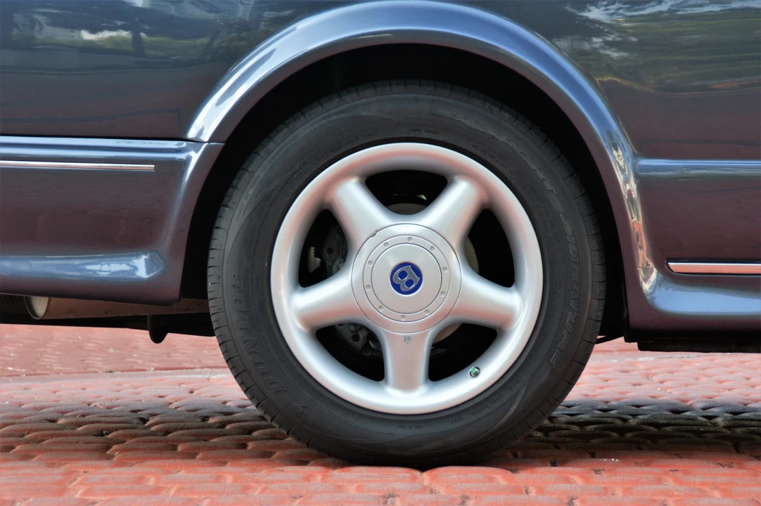2002 Bentley Azure 1st Gen - Image 19 of 31