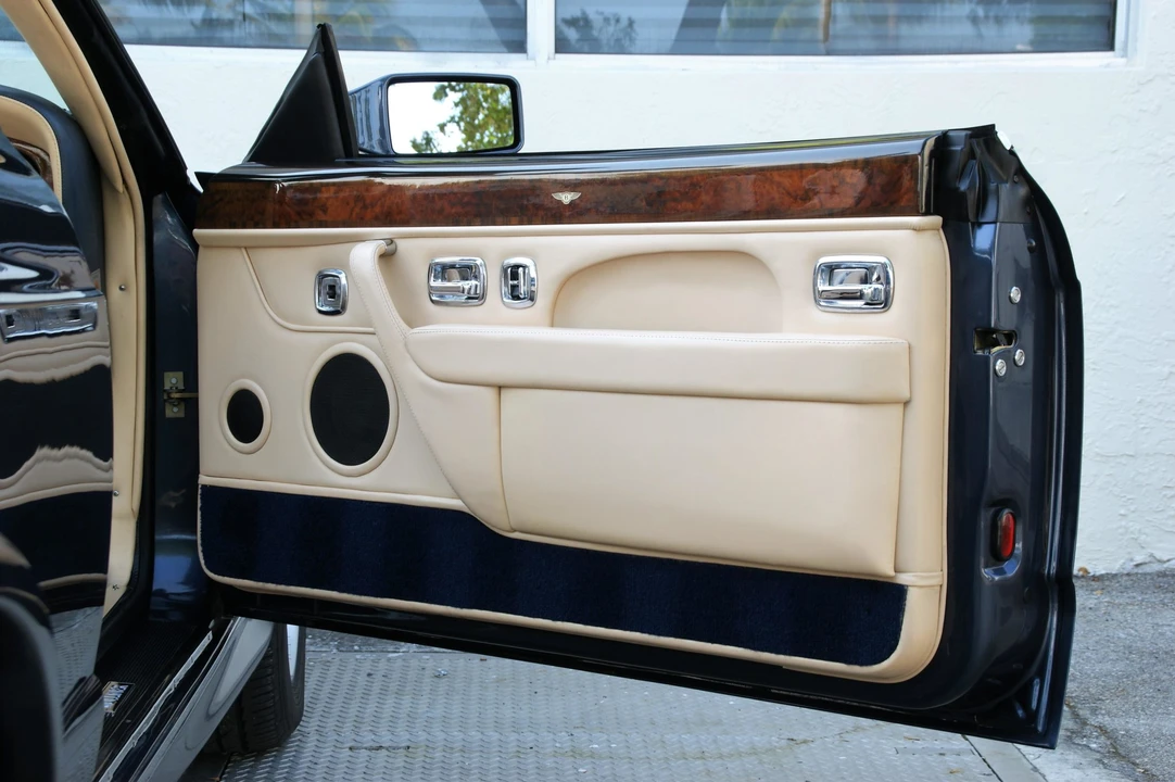 2002 Bentley Azure 1st Gen - Image 24 of 31