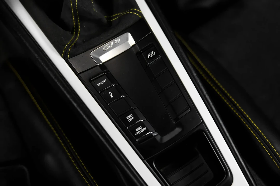 2016 Porsche 981 Cayman GT4 - Image 17 of 19