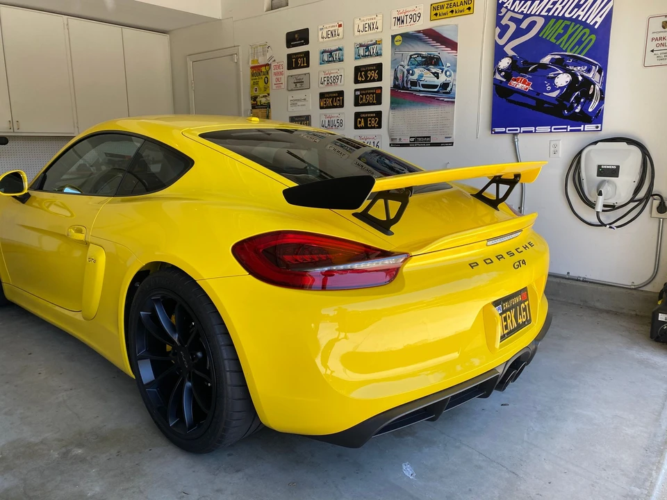 2016 Porsche 981 Cayman GT4 - Image 2 of 9