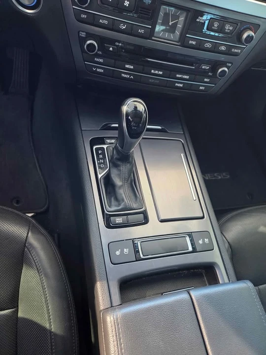 2016 Hyundai Genesis - Image 7 of 10