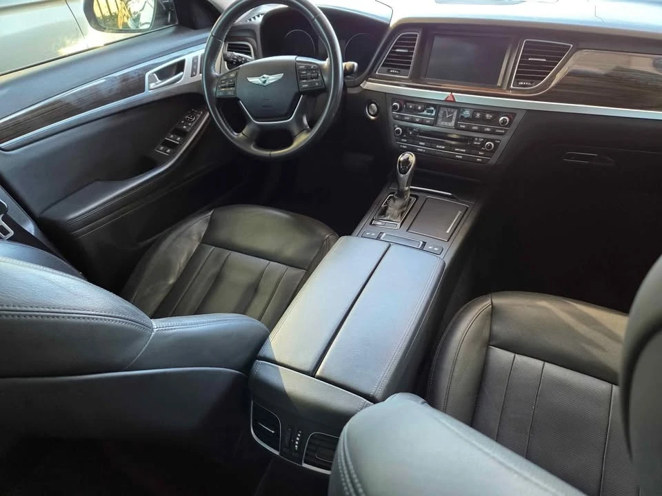 2016 Hyundai Genesis - Image 4 of 10