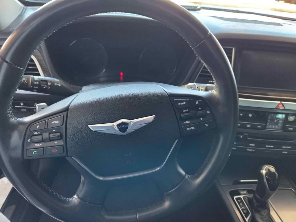 2016 Hyundai Genesis - Image 8 of 10