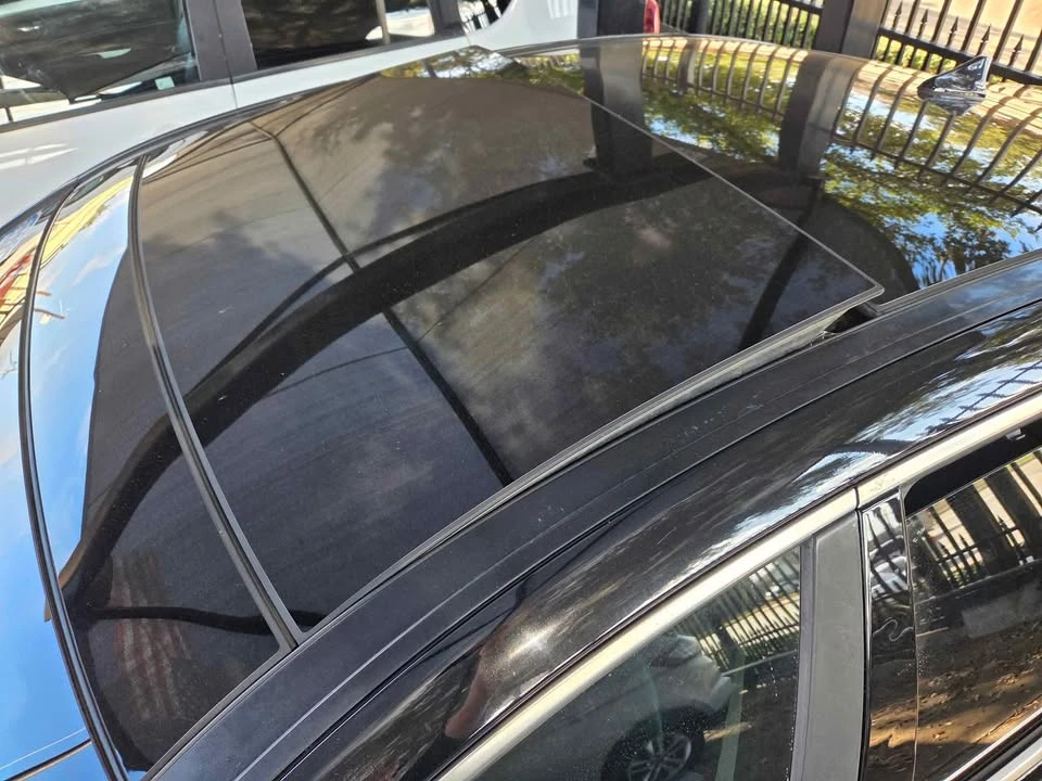2016 Hyundai Genesis - Image 2 of 6
