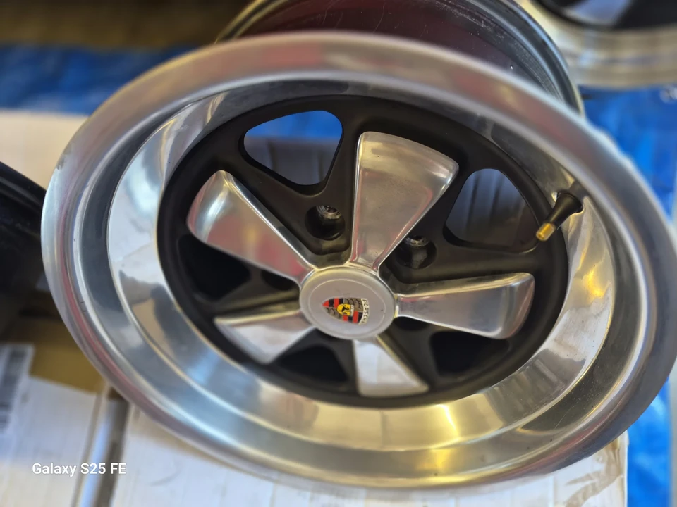 Porsche 911 Carrera RS 3.0 - Image 16 of 30