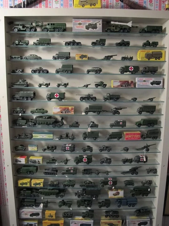 Parts & Memorabilia Scale Models - Image 2 of 2