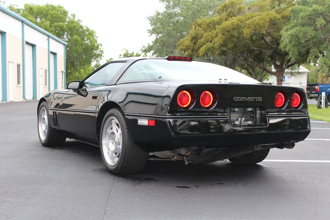 1990 Chevrolet Corvette C4 - Image 18 of 31