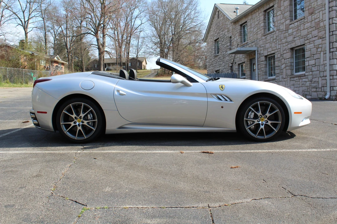 2010 Ferrari California - Image 8 of 31