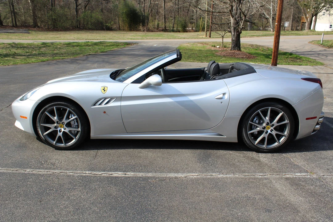 2010 Ferrari California - Image 12 of 31