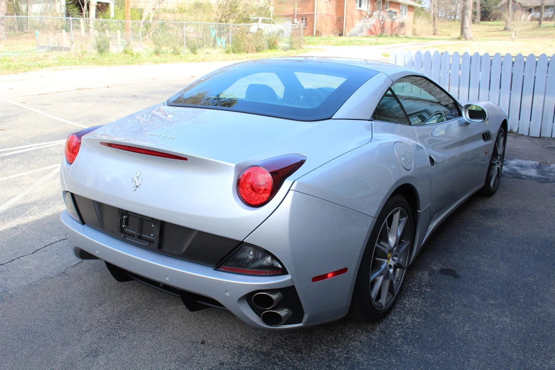 2010 Ferrari California - Image 16 of 31