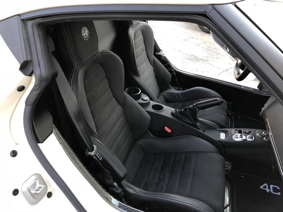2015 Alfa Romeo 4C Coupe - Image 24 of 31