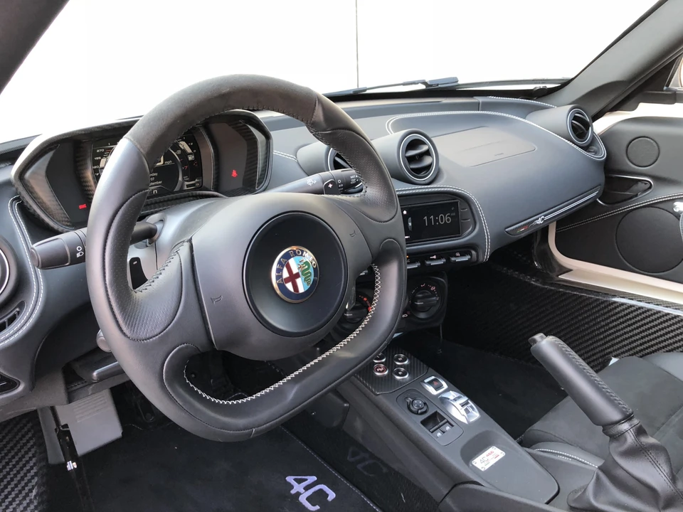 2015 Alfa Romeo 4C Coupe - Image 25 of 31