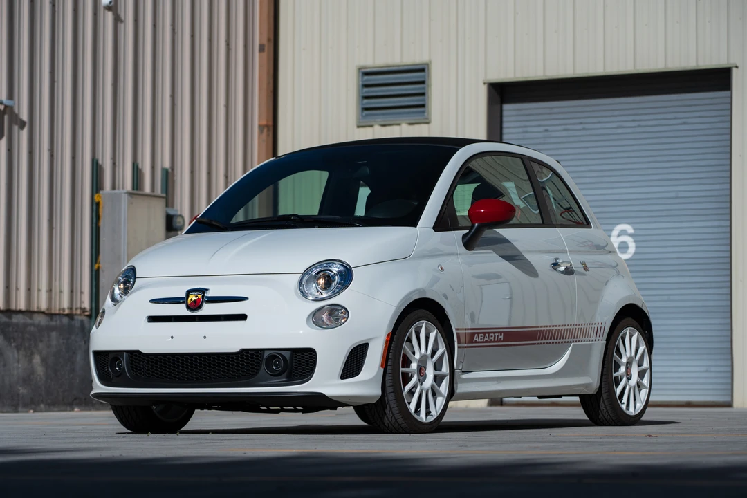 2015 Fiat Abarth 500 - Image 2 of 31