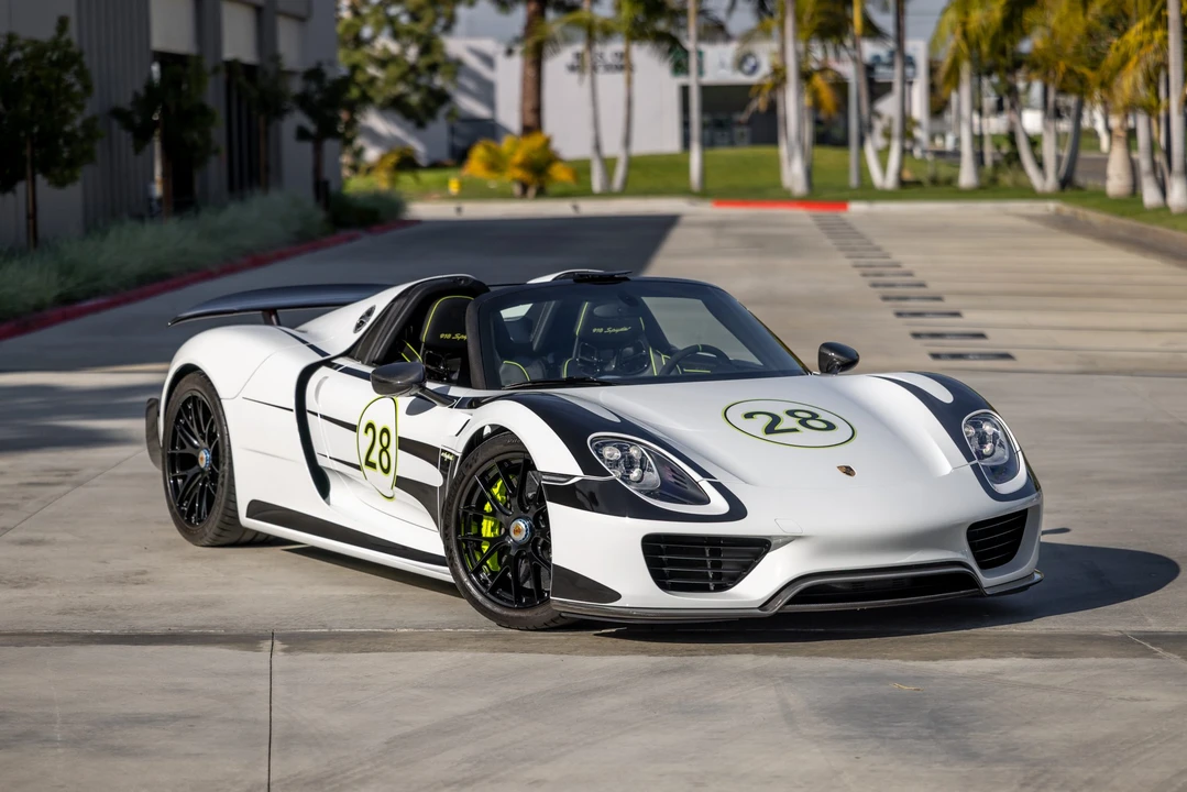 2015 Porsche 918 Spyder - Image 19 of 31