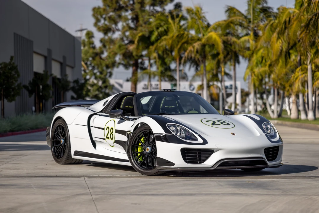 2015 Porsche 918 Spyder - Image 20 of 31